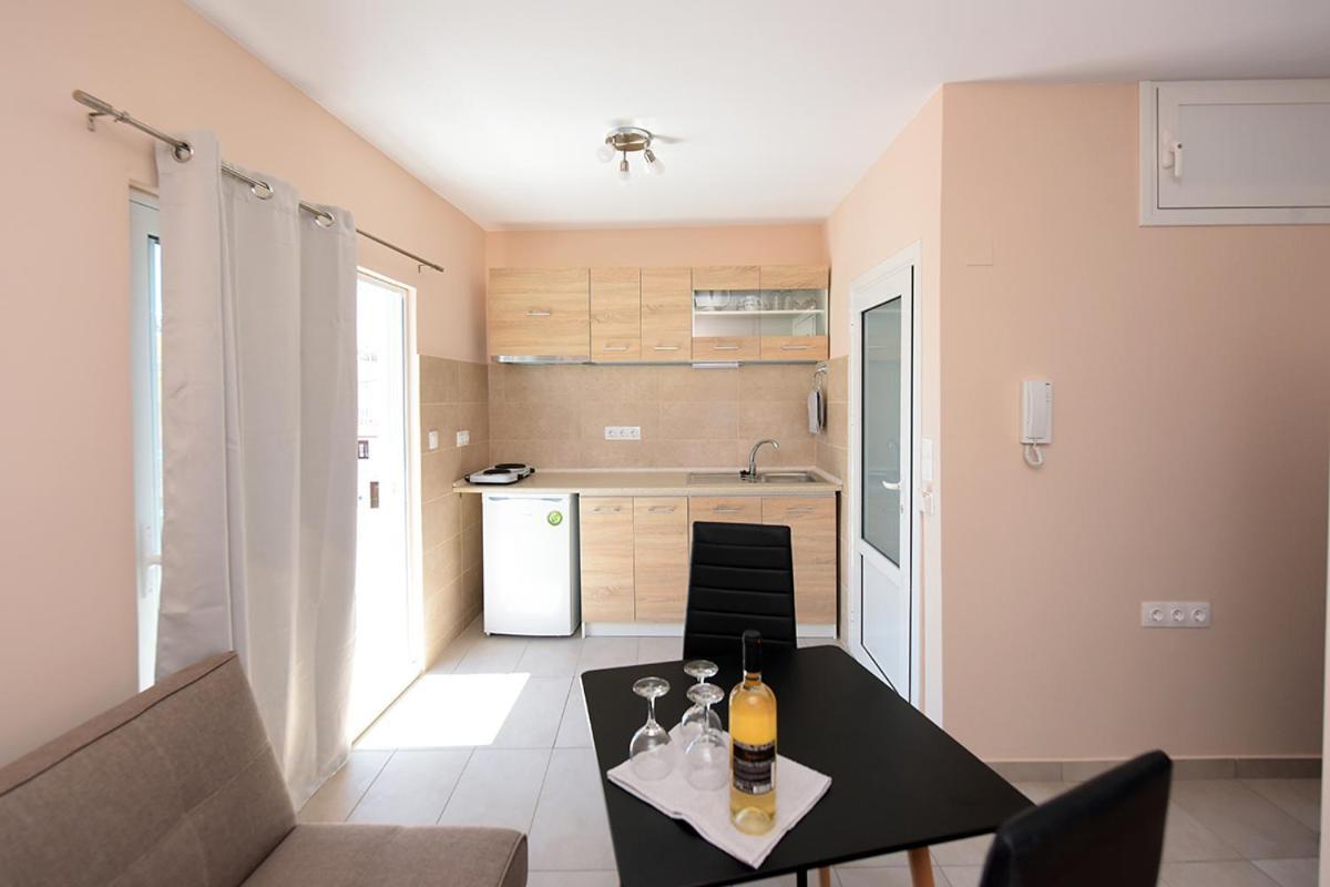 Happy Days Home Apartment Und Studio/Penthouse Ialisos Exterior foto